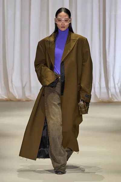 Look 14